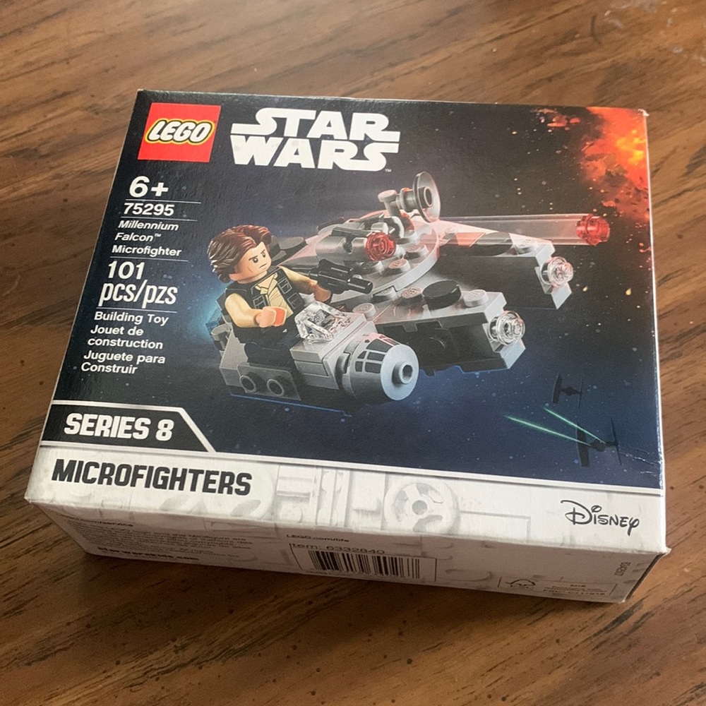 Lego Star Wars Millenium Falcon w Han Solo mini figure.
